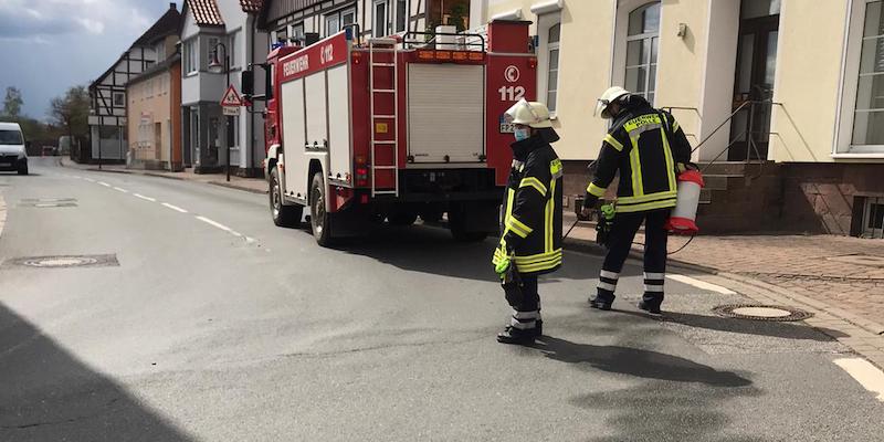 Feuerwehr Polle beseitigt Ölspur 